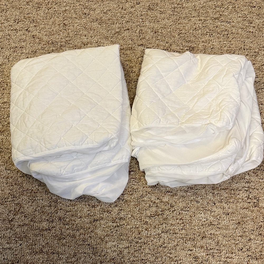 Lot of 2 crib mattress protectors